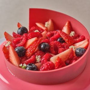 White Chocolate & Berries Cake